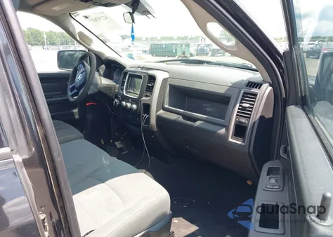 2017 Ram 1500 Express 4X4 6'4 Box z USA, uszkodzony, nr VIN 1C6RR7FG9HS857905